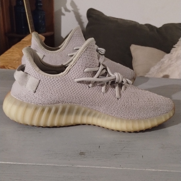 Adidas Yezzys Boost 350 V2 - Picture 6 of 7